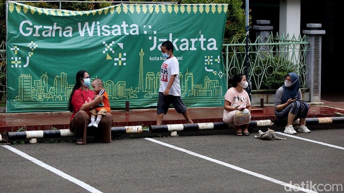 Jakarta jadi salah satu daerah yang mencatatkan kenaikan kasus COVID-19. Sebanyak 45 pasien COVID-19 tanpa gejala pun kini diisolasi di Graha Wisata TMII.