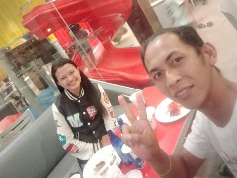 Kisah pasangan suami istri viral di media sosial.