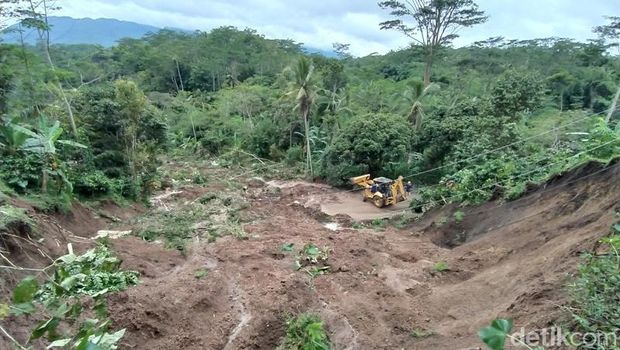 Kondisi terkini tanah longsor di Desa Klepu, Kecamatan Pringsurat, Kabupaten Temanggung, Selasa (15/2/2022).