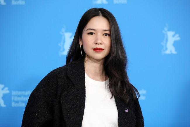 Sayangnya, di tengah euforia tersebut, Laura Basuki yang masih berada di Berlin diterpa kabar duka. Ayah mertuanya ayah atau ayah dari Leo Sandjaja, Gani Sandjaja, meninggal dunia pada Senin (14/2/2022). Ia sempat mengunggah foto berlatar hitam putih sang ayah mertua bersama putra Laura Basuki, Owen Sanjaya. Rest in peace pa, tulisnya di Instagram Story. (Foto: Getty Images/Sebastian Reuter)