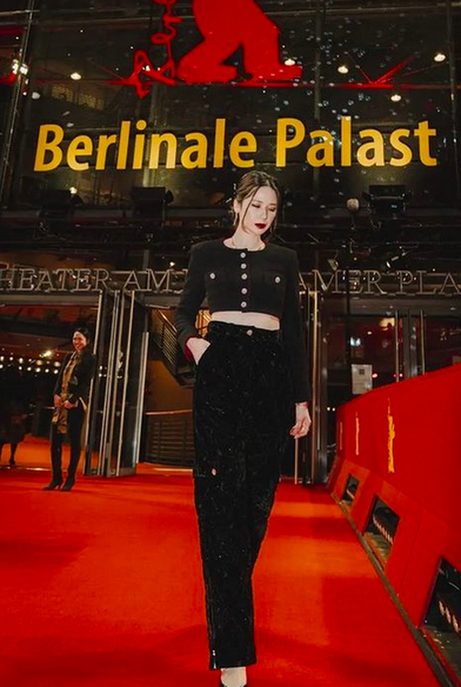 Sambutannya sangat hangat, mereka betul-betul menyambut tim Nana dengan baik, kemudian film ini kemarin baru ditayangkan secara world premiere di hadapan media, juri, dan juga tamu-tamu undangan, kata Laura Basuki seperti dikutip detikHot. (Foto: Instagram/@laurabas)