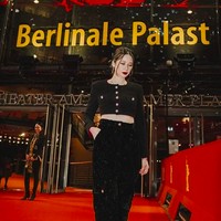 Sambutannya sangat hangat, mereka betul-betul menyambut tim Nana dengan baik, kemudian film ini kemarin baru ditayangkan secara world premiere di hadapan media, juri, dan juga tamu-tamu undangan, kata Laura Basuki seperti dikutip detikHot. (Foto: Instagram/@laurabas)