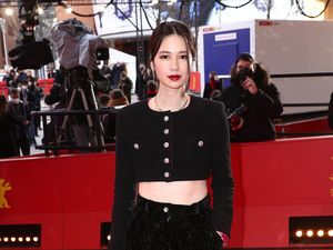 7 Potret Cantik Laura Basuki di Karpet Merah Festival Film Berlin 2022