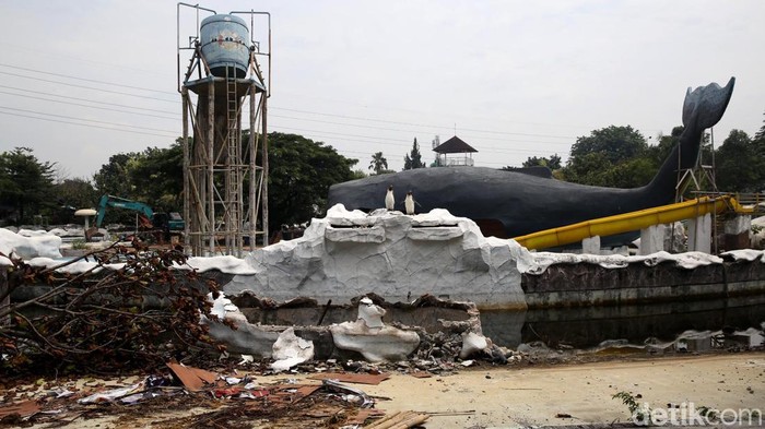 Kawasan Taman Mini Indonesia Indah tengah direvitalisasi. Proses revitalisasi salah satu kawasan wisata terbesar di Indonesia itu ditarget rampung Oktober 2022.