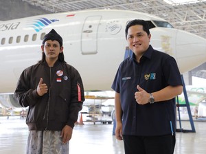 Erick Thohir Puji Pemuda Madura Pembuat Miniatur Pesawat Garuda