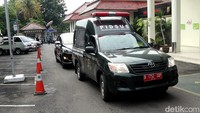 Diketahui, Herry Wirawan hadir dalam sidang vonis kasus pemerkosaan 13 santriwati untuk mendengarkan langsung vonis yang dibacakan majelis hakim.