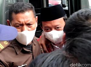 Vonis Penjara Seumur Hidup untuk Herry Wirawan si Pemerkosa 13 Santri