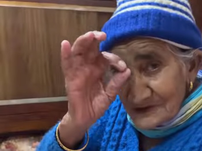 Nenek Cicip Pasta Pertama Kali