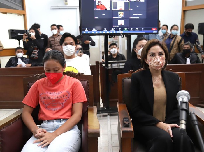 Nikita Mirzani di Sidang Kasus Pencemaran Nama Baik