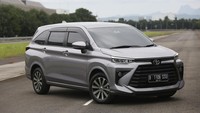 Dalam buku panduan manual Toyota Avanza, Low MPV berjuluk mobil sejuta umat ini memang direkomendasikan menggunakan BBM RON minimal 90. Artinya masih aman menenggak Pertalite. Foto: Agung Pambudhy/detikOto