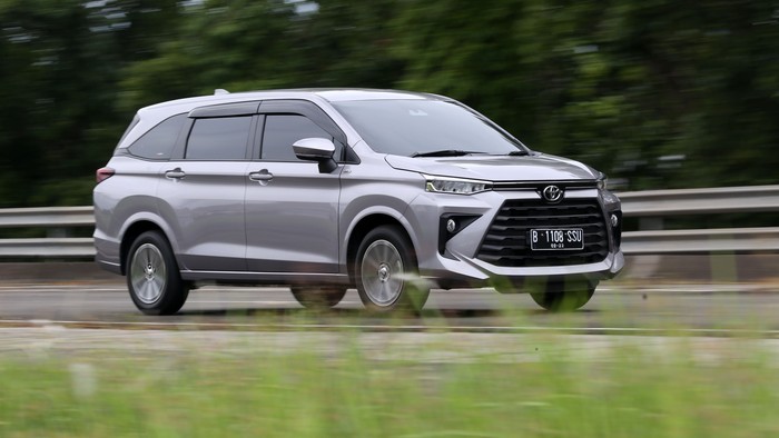 Ototest komparasi Toyota Avanza vs Mitsubishi Xpander Ototest komparasi Toyota Avanza vs Mitsubishi Xpander