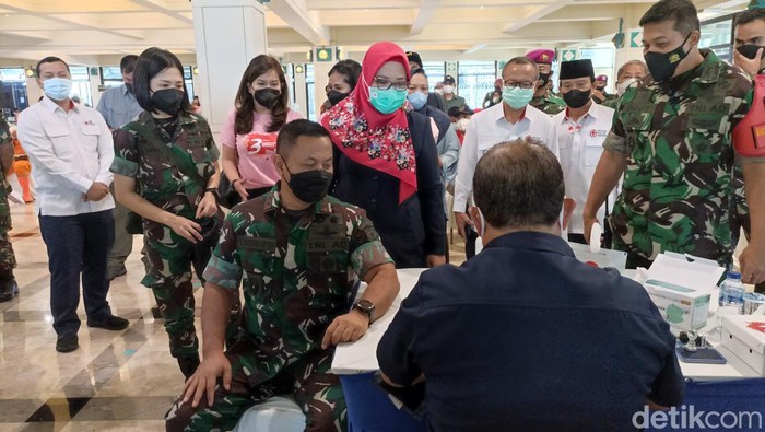 Pangdam Jaya Mayjen Untung Budiharto.