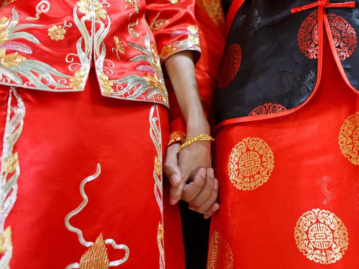 Traditional Chinese wedding costume