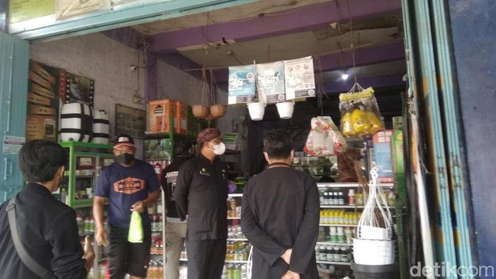Petugas gabungan sidak toko pupuk di Blora
