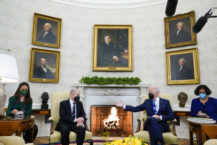 Poland Britain British Prime Minister Boris Johnson, third left, meets with Poland's President Andrzej Duda, third right, at the Presidential Palace, Warsaw, Poland, Thursday, Feb. 10, 2022. (Daniel Leal/Pool via AP)