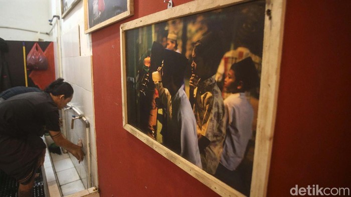 Santri Pondok Tasawuf Underground gelar pameran foto di Ciputat. Pameran ini bertema Suluk Cahaya Jalan Pulang.
