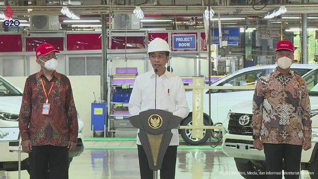 Presiden Joko Widodo (Jokowi) dalam acara Peresmian Pencapaian Produksi Ekspor 2 Juta Unit Toyota, Karawang, Selasa (15/2/2022). (tangkapan Layar via Youtube Sekretariat Presiden)