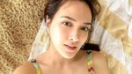 Shandy Aulia Santai di Pantai, Dipuji Masih Seperti Remaja