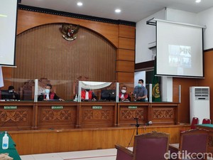 2 Polisi Penembak Eks Laskar FPI Positif Corona, Sidang Tuntutan Ditunda