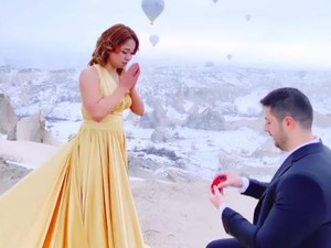 Romantis! Teny Amelia Dilamar Pengusaha Turki di Cappadocia
