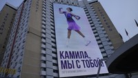 Sementara itu, berdasarkan keputusan CAS maka Kamila Valieva pun diizinkan untuk bertanding dalam nomor seluncur indah putri di Olimpiade Beijing 2022. Atlet berusia 15 tahun itu pun digadang-gadang dapat membawa pulang medali emas. (AP Photo/Alexander Zemlianichenko).