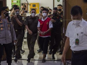 Suara Kecewa Korban Lantaran Herry Wirawan Lolos Hukuman Mati