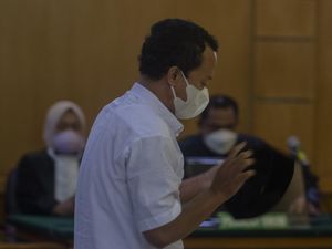 Kecewa Vonis Hakim, Kerabat Korban: Tahu Begitu, Herry Diburu Sejak Dulu!
