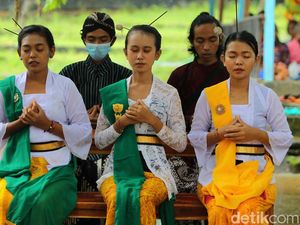 Mantram Puja Trisandya dan Artinya