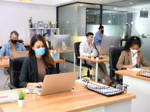 5 Rekomendasi Fesyen untuk WFO, Bikin Penampilan Makin Trendy