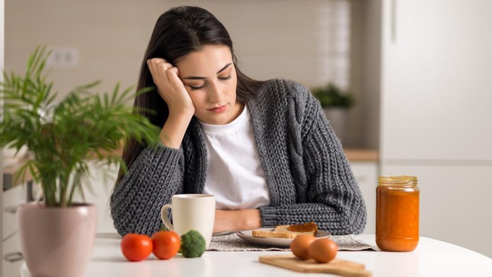 Displeased young woman doesnt want to eat her breakfast