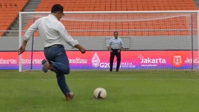 Anies Baswedan dan Ridwan Kamil Penalti