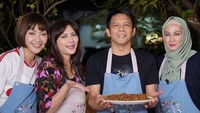 Bahkan Ariel Noah tak segan belajar memasak dengan para aktris ini. Ada Dina Lorenza, Windy Wulandari dan Cut Keke. Foto: Instagram @Arielnoah