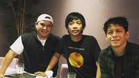 Isu ini beredar pertama kali dari unggahan seorang pengguna Facebook bernama Leni Leni Setia dengan judul berita Berita Duka Selamat Jalan untuk Selamanya Ariel Noah. Foto: Instagram @Arielnoah