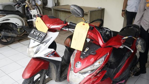 Barang bukti 2 unit motor yang diamankan dari tangan para pelaku begal di Cikarang Timur, Kabupaten Bekasi.