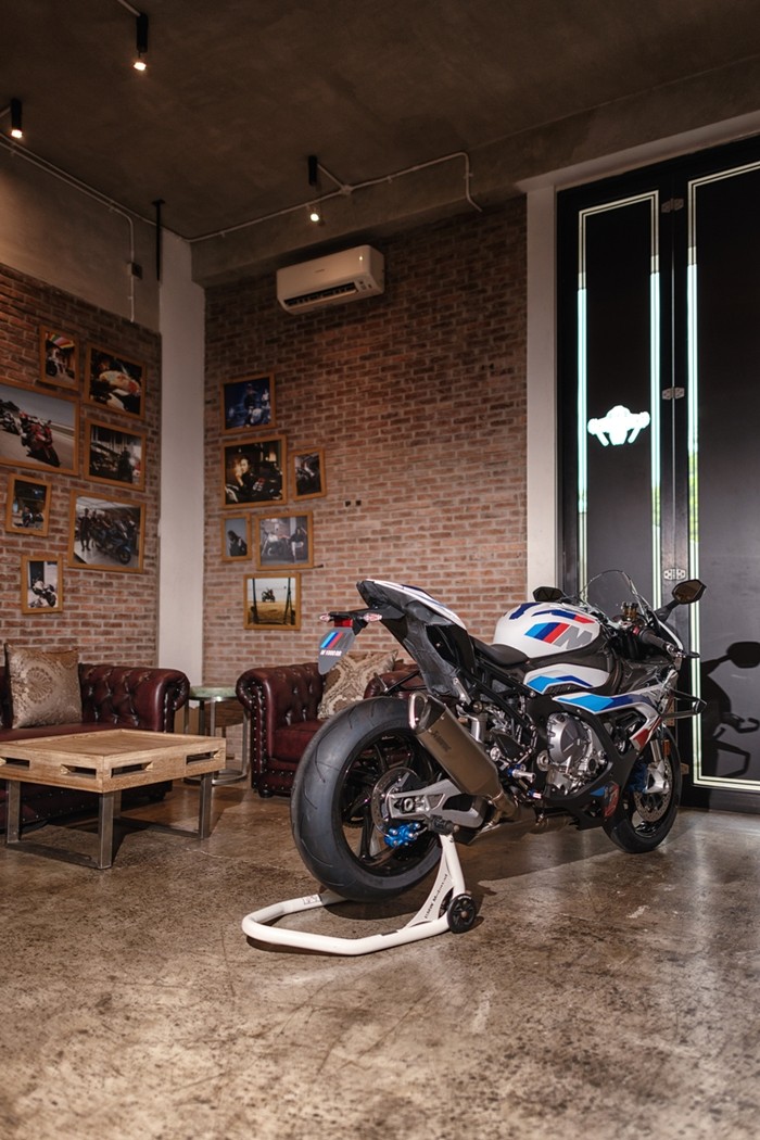 BMW M 1000 RR meluncur di Indonesia