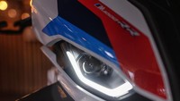 Menariknya, dengan bobot yang ringan, BMW M 1000 RR diklaim memiliki output tenaga mencapai 212 dk pada 14.500 rpm dengan torsi puncak 113 Nm pada 11.000 rpm. Foto: Dok. BMW Motorrad Indonesia