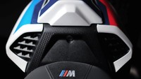 BMW M 1000 RR memiliki perpaduan warna ciri khas BMW yakni biru, putih dan merah. Foto: Dok. BMW Motorrad Indonesia
