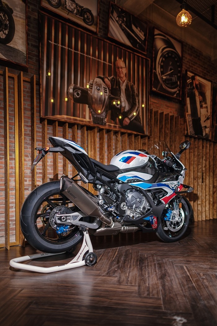 BMW M 1000 RR meluncur di Indonesia BMW M 1000 RR meluncur di Indonesia