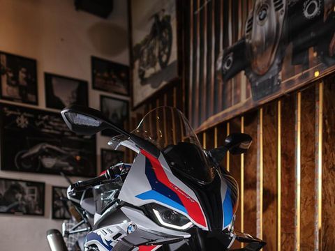 BMW M 1000 RR meluncur di Indonesia