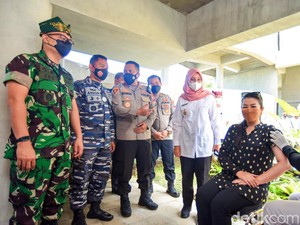 Akselerasi Vaksinasi, Banyuwangi Ajak Fitri Carlina Vaksin Booster
