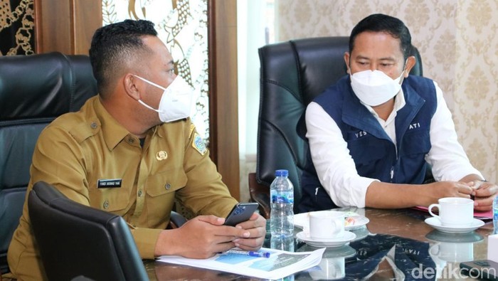 Lamongan kedatangan dua tamu istimewa dalam dua hari terakhir. Mereka yakni Bupati Bojonegoro Anna Muawanah dan Bupati Gresik Fandi Akhmad Yani.