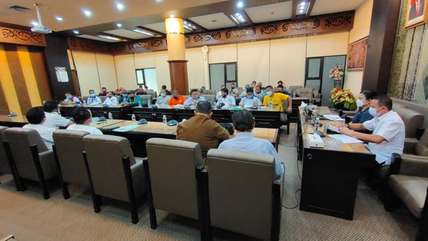 Buruh Turun ke Jalan Protes Kebijakan Menaker Soal JHT