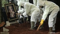 Awalnya Dorce sempat mengatakan sudah menyiapkan makam untuk dirinya sendiri di halaman Masjid Al Hayyu miliknya. Foto: Rifkianto Nugroho