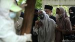 Momen Pemakaman Dorce Gamalama di TPU Bantar Jati