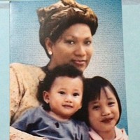 Dorce juga mengadopsi tiga orang anak yang bernama Rizky, Fatimah, dan Khadijah. Anak-anak angkatnya itu diperlakukan oleh Dorce sudah seperti anaknya sendiri. Foto: Instagram