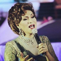 Dorce Gamalama sukses berkarier sebagai pelawak, pembawa acara, film, dan musik. Walaupun demikian Dorce tak pernah malu untuk mengakui bahwa dirinya adalah seorang transgender. Foto: Instagram