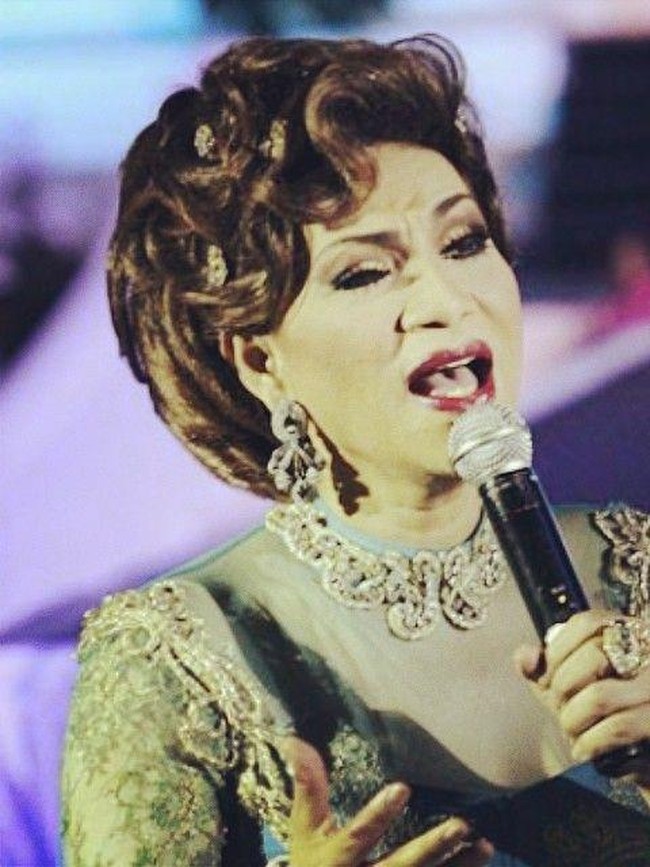 Dorce Gamalama sukses berkarier sebagai pelawak, pembawa acara, film, dan musik. Walaupun demikian Dorce tak pernah malu untuk mengakui bahwa dirinya adalah seorang transgender. Foto: Instagram
