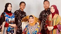 Momen indah Dorce bersama anak-anak angkatnya kini tinggal kenangan. Foto: Instagram Dorce Gamalama
