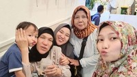 Dorce meninggalkan kenangan manis bersama anak-anaknya. Foto: Instagram Dorce Gamalama