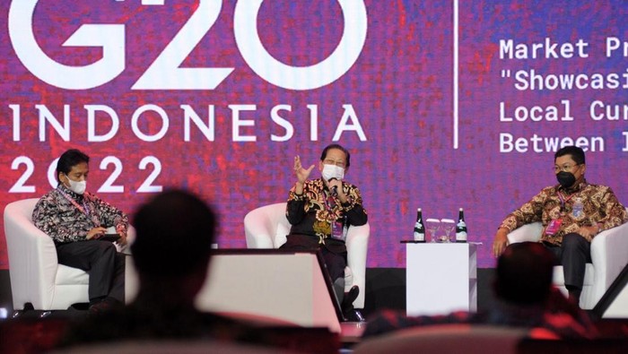 Presiden Direktur BCA Jahja Setiaatmadja di tengah pemaparannya dalam acara G20 Side Event Series bertema ‘’Managing Risk of the Exit Policy Dynamic Through More Diversified Currency to Support Global Trade and Investment’ di JCC, Jakarta, Rabu (16/02). BCA secara penuh mendukung penyelenggaraan G20 Indonesia 2022 dan berkomitmen untuk memberikan kontribusi melalui berbagai aspek.